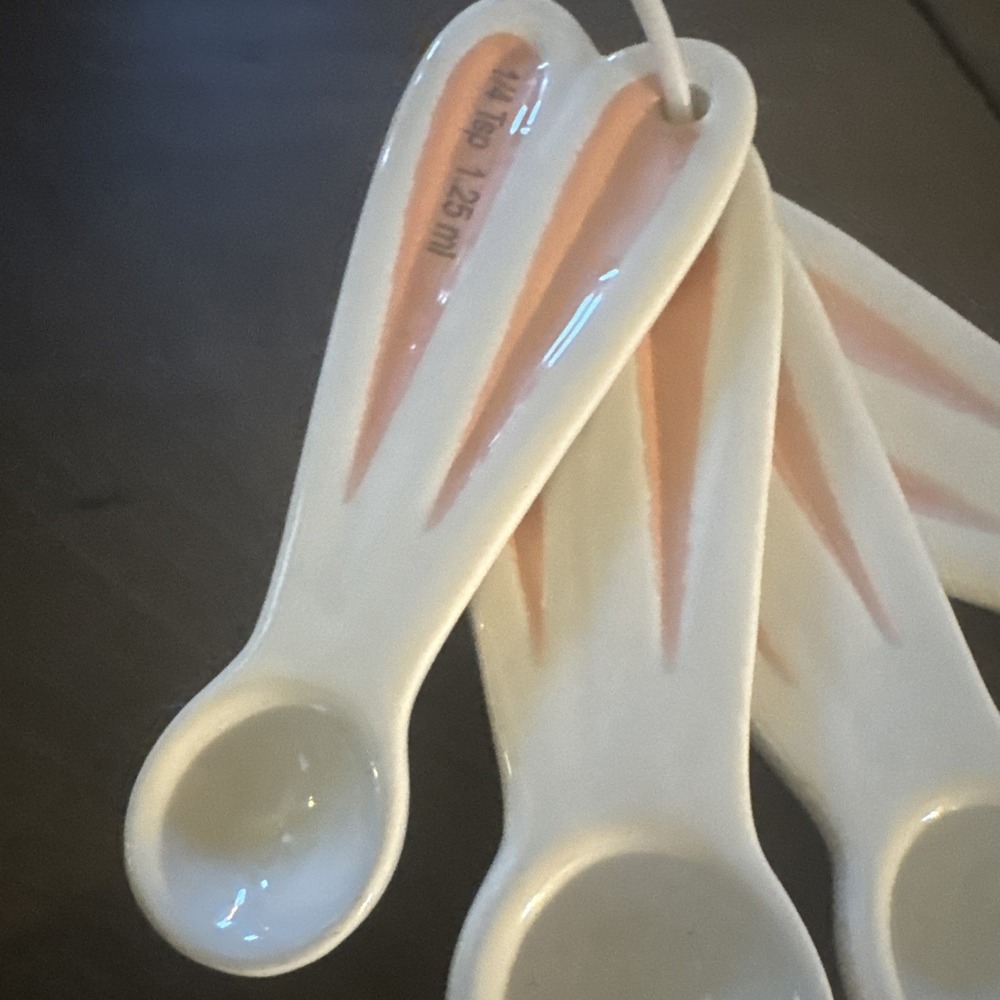 4 Piece Ceramic Measuring Spoons Bunny Ears Pink & Cream CELEBRATE IT